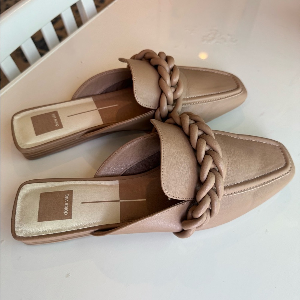 Neutral Brand New Dolce Vita Gwena Mules/Flats/ Slides Size 10